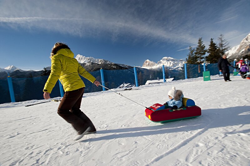 Parco Neve Sole Mamma Slittino