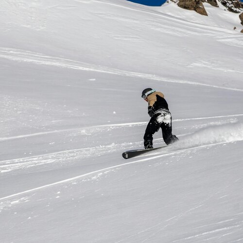 Freeriding (off-piste skiing)