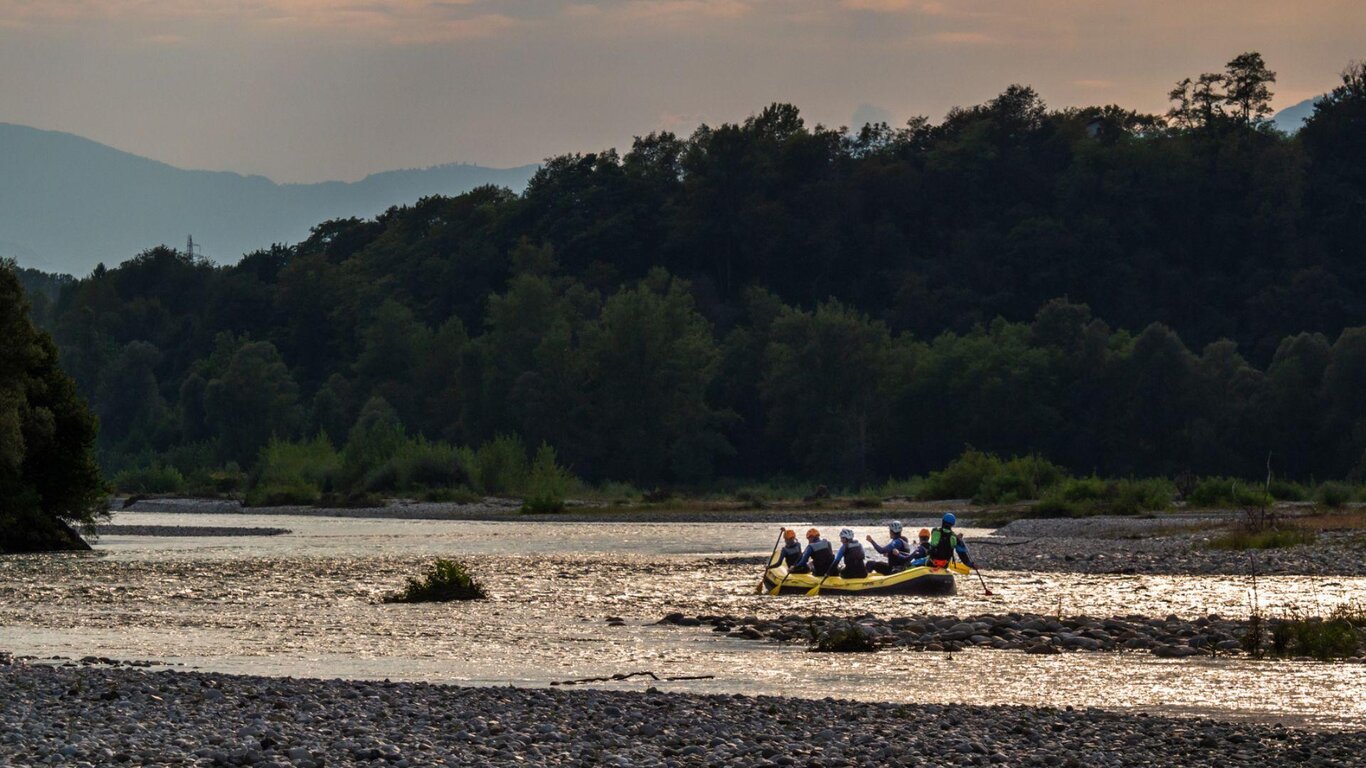 Raftin al tramonto sul Piave