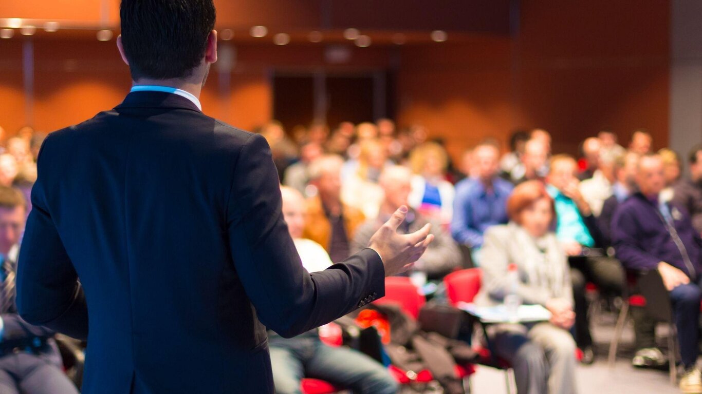 Conferenza anello