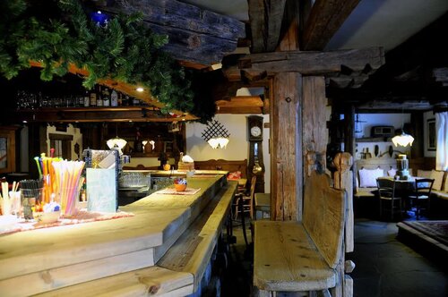 cocktail bar