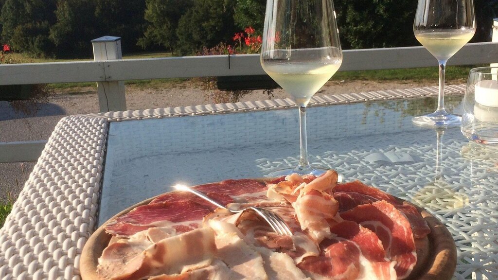 Tagliere e vino
