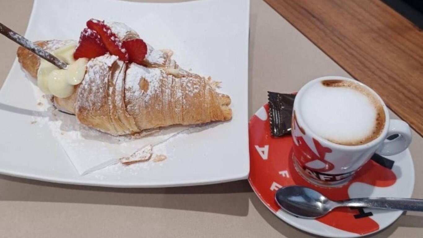Caffè e cornetto artigianale Caffè e cornetto artigianale