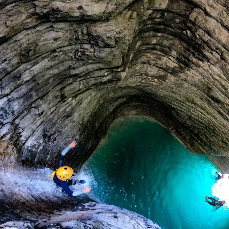 Salto in Grotta Azzurra