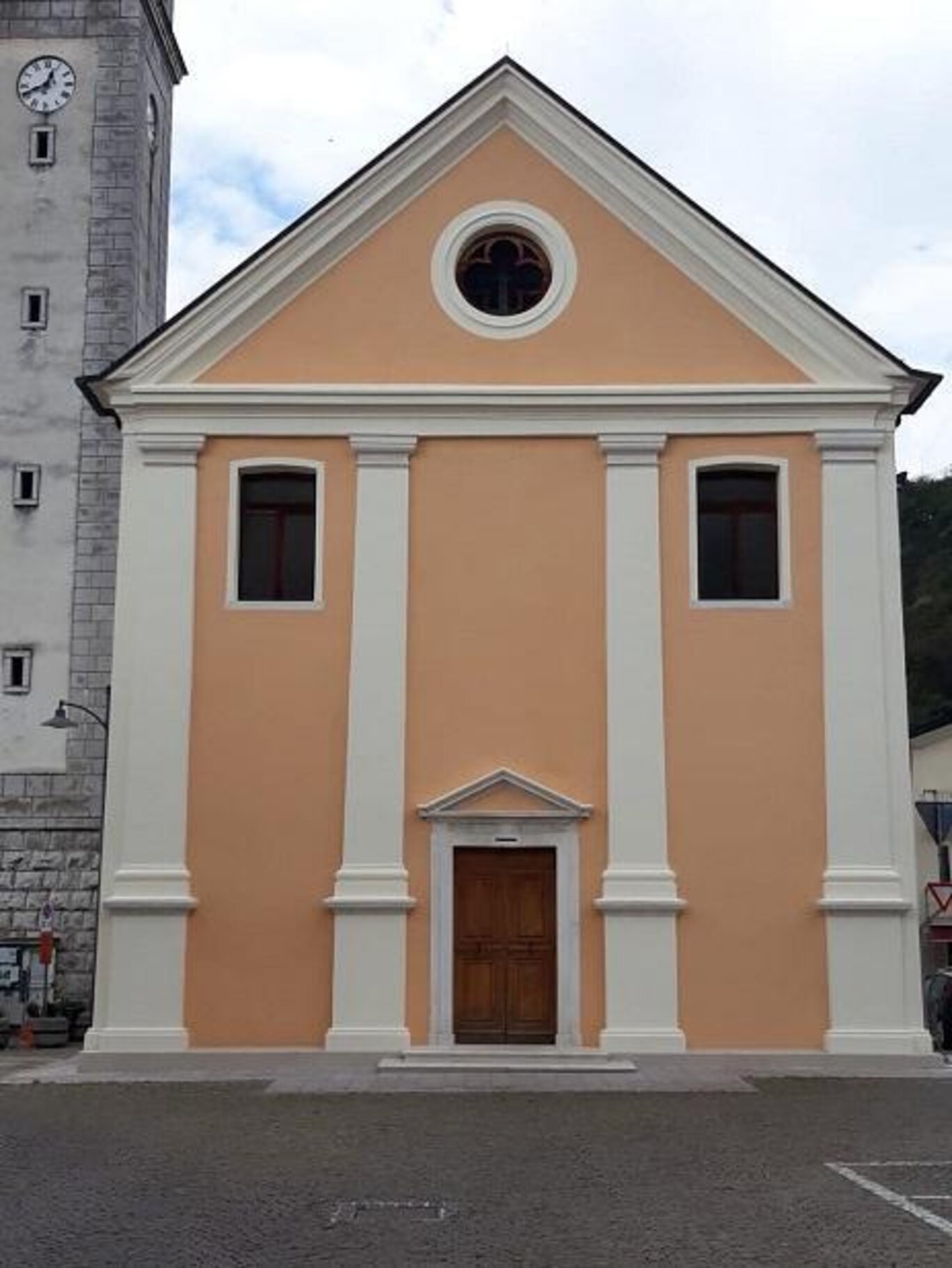 Fronte chiesa Fronte chiesa