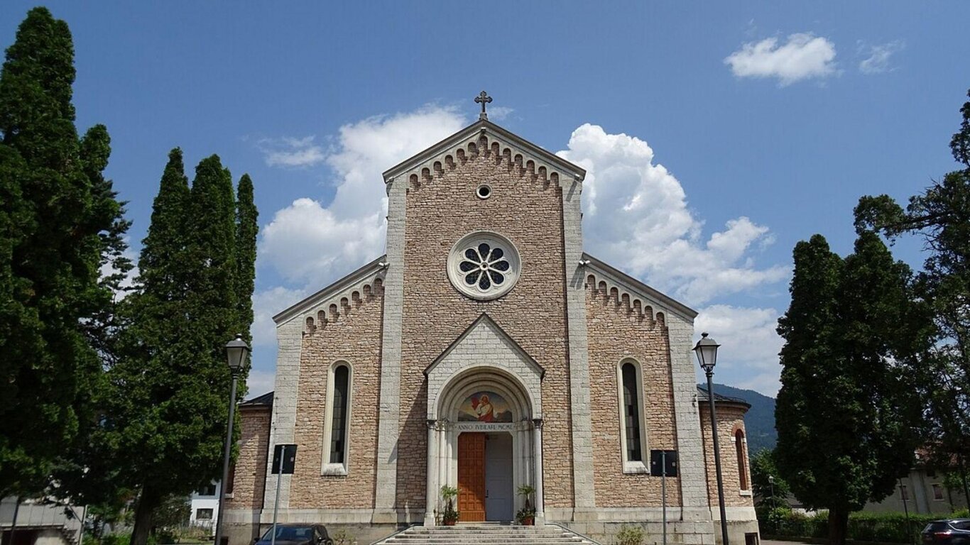 Chiesa del Sacro Cuore di Gesù - Lamon Chiesa del Sacro Cuore di Gesù - Lamon