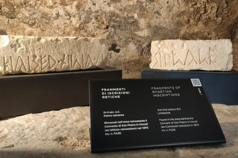 museo archeologico frammenti di iscrizione retiche