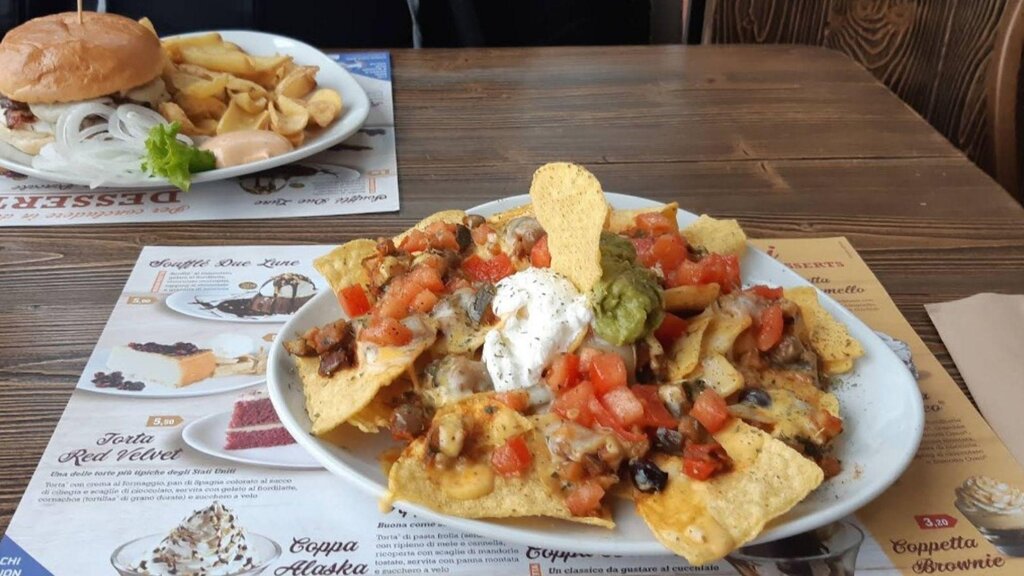 Old Wild West Belluno hamburger e nachos