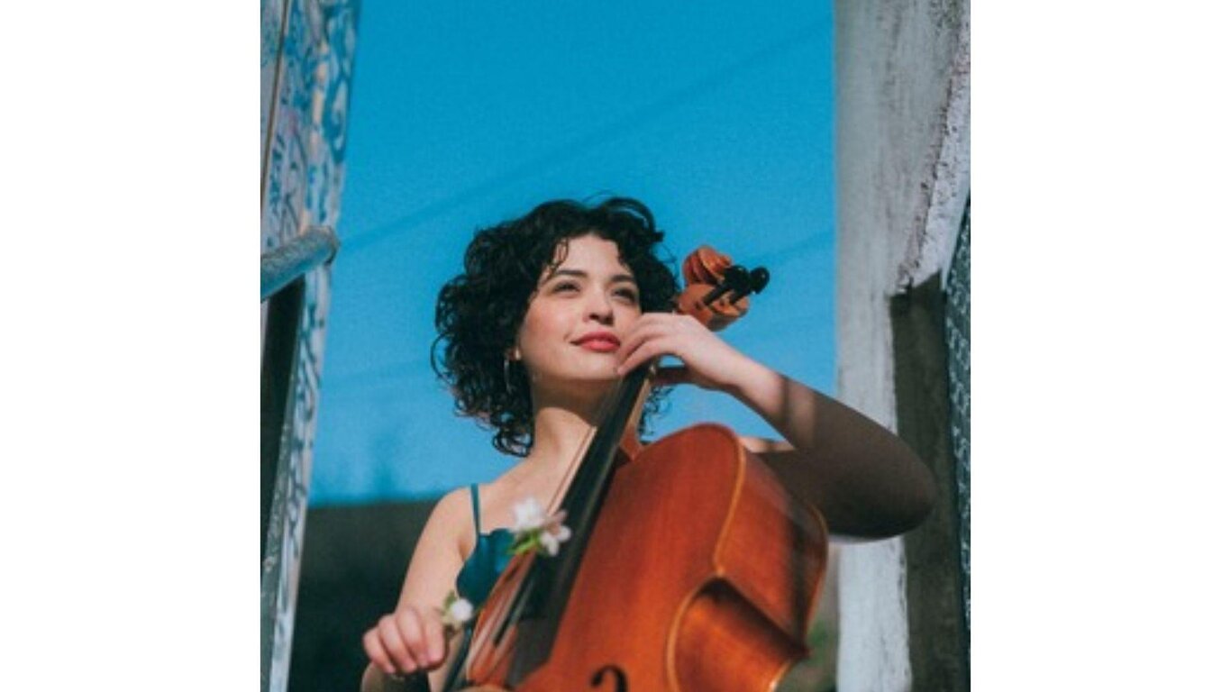 Ana Carla Maza