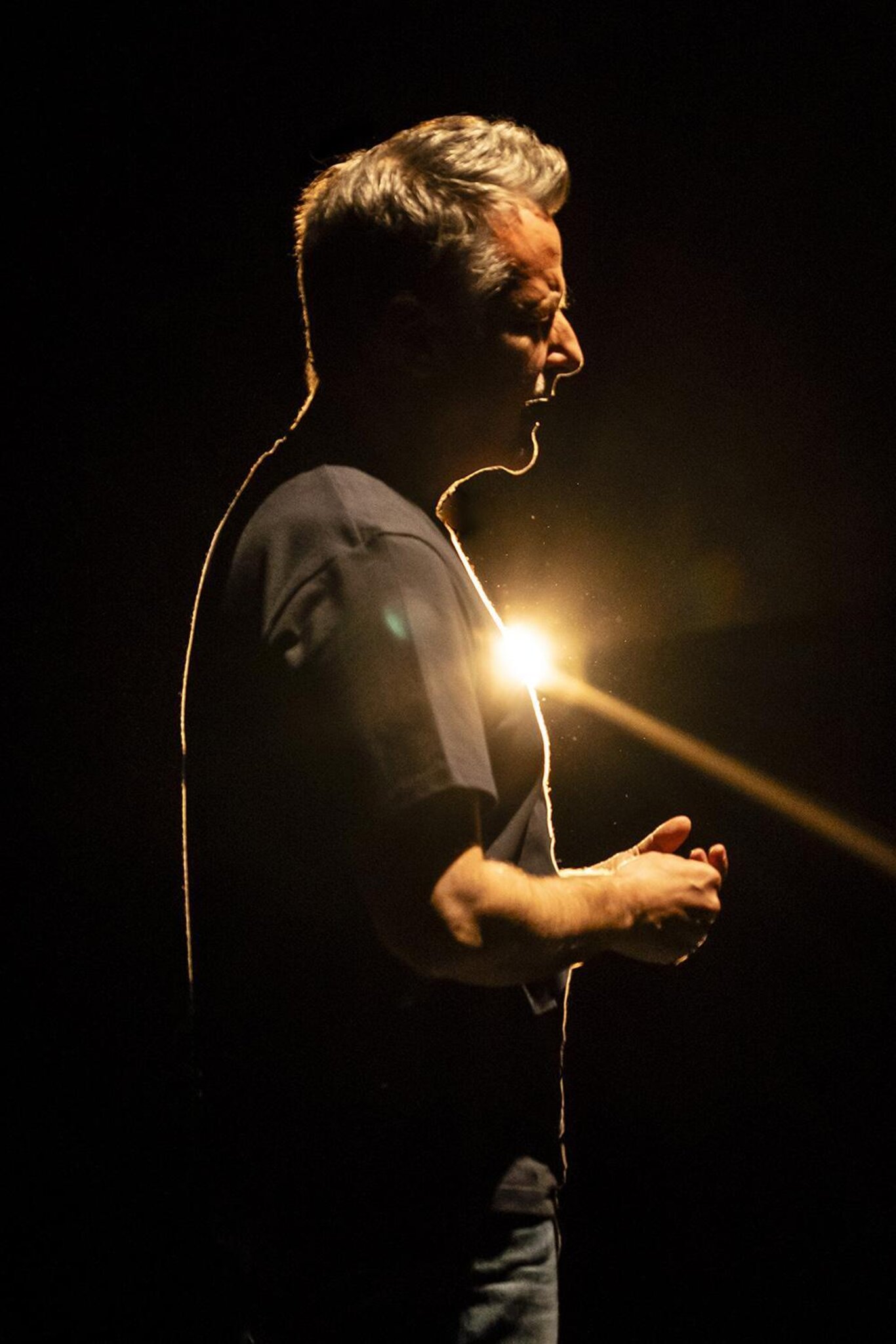 Autoritratto di Davide Enia