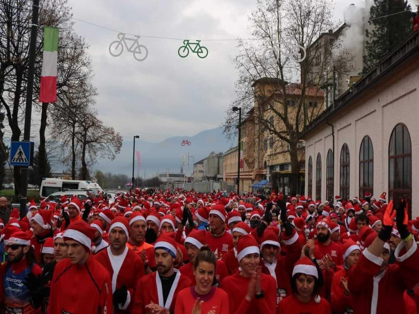 Partenza corsa di Babbo Natale 2022