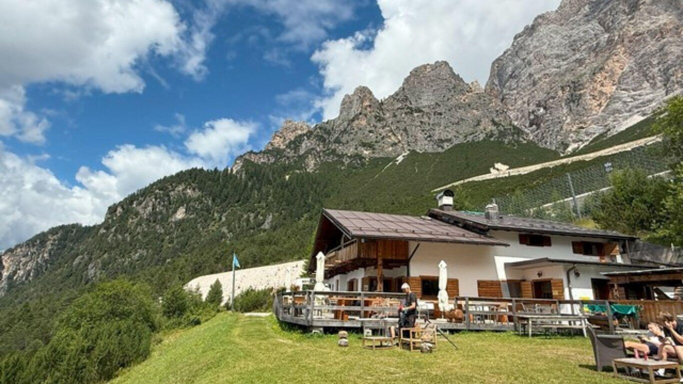 Escursione al tramonto con cena al Rifugio Scotter