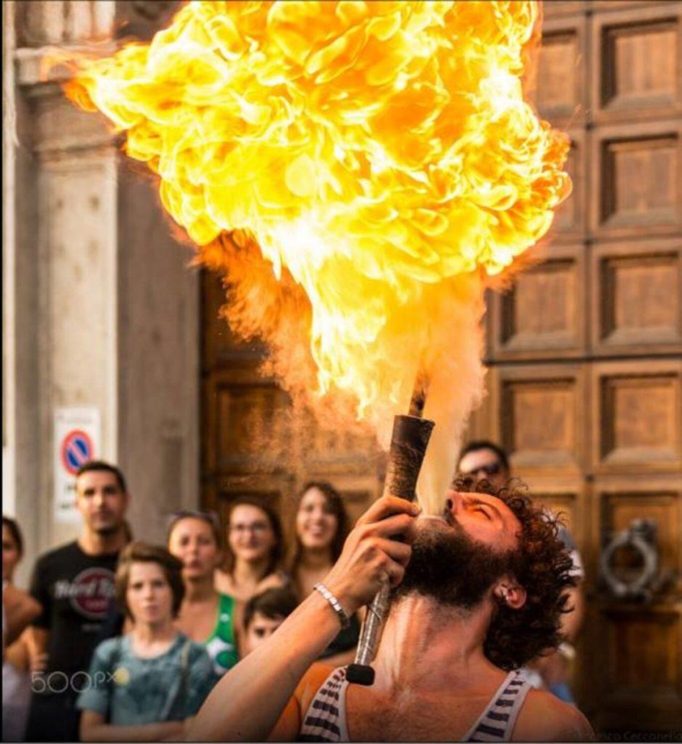 Esilarante Spettacolo di fuoco "Mr Maraviglia"il fachiro preferito dalle nonne