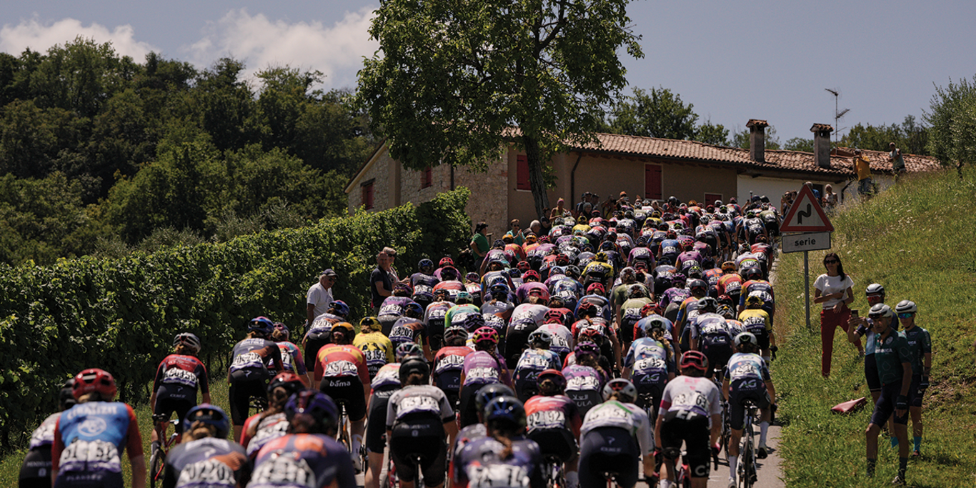 Giornata dei fiori e tappa del giro d'Italia Woman