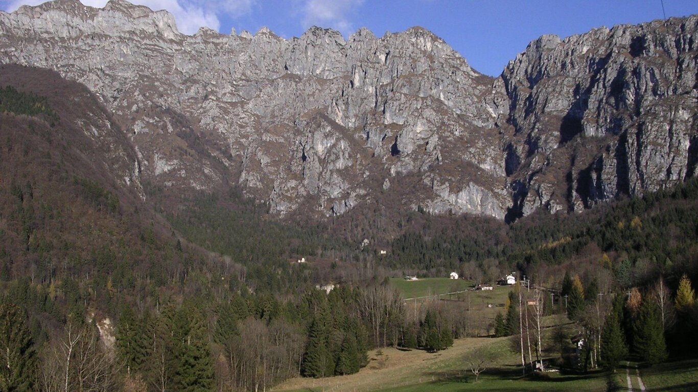 Gli antichi covoli della Val di Lamen e la Cima Pafagai con Axel
