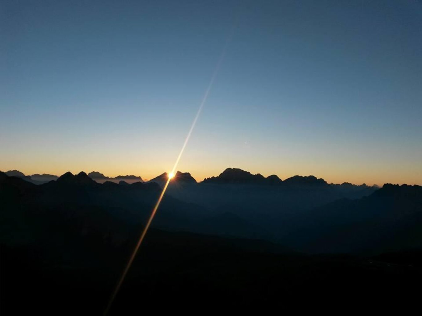 I colori e le linee dell'alba da Cima Valles