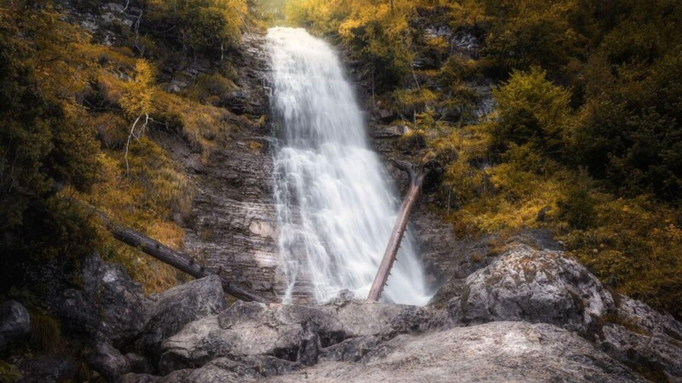 Incanto d'acqua alle gores de Federa con Yolanda