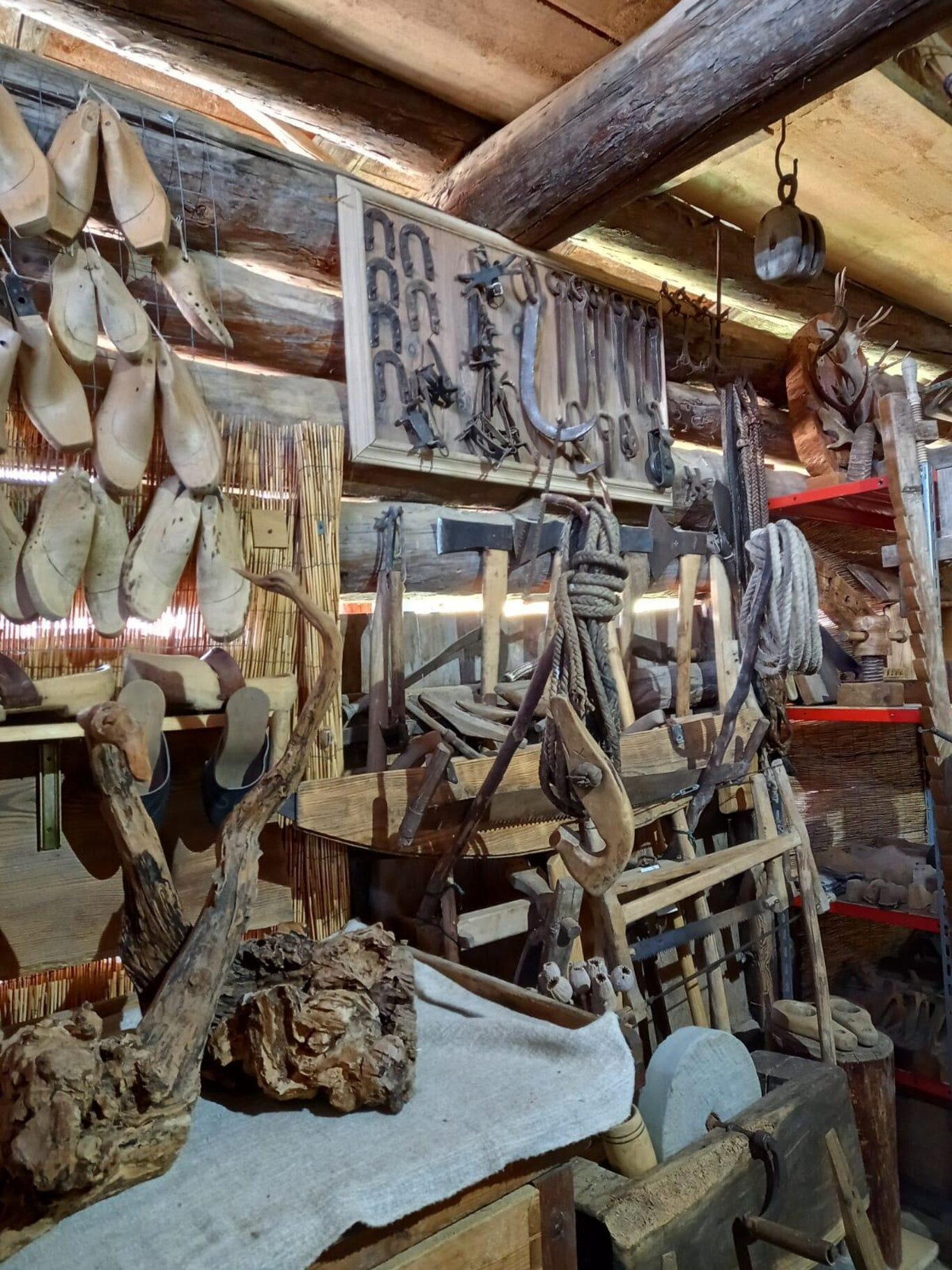 L’arte sacra di San Simon e il villaggio di Cogul