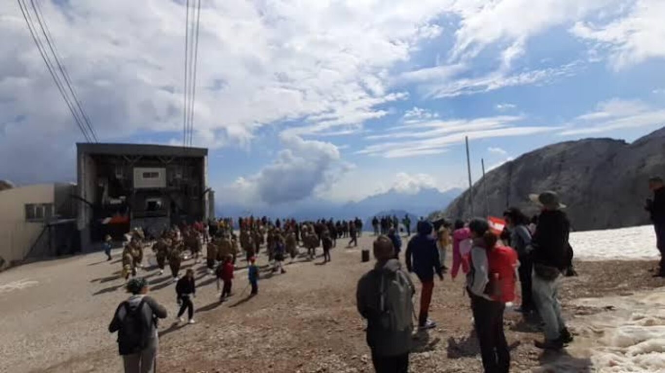 La fanfara Congedati brigata alpina Cadore sulla Marmolada