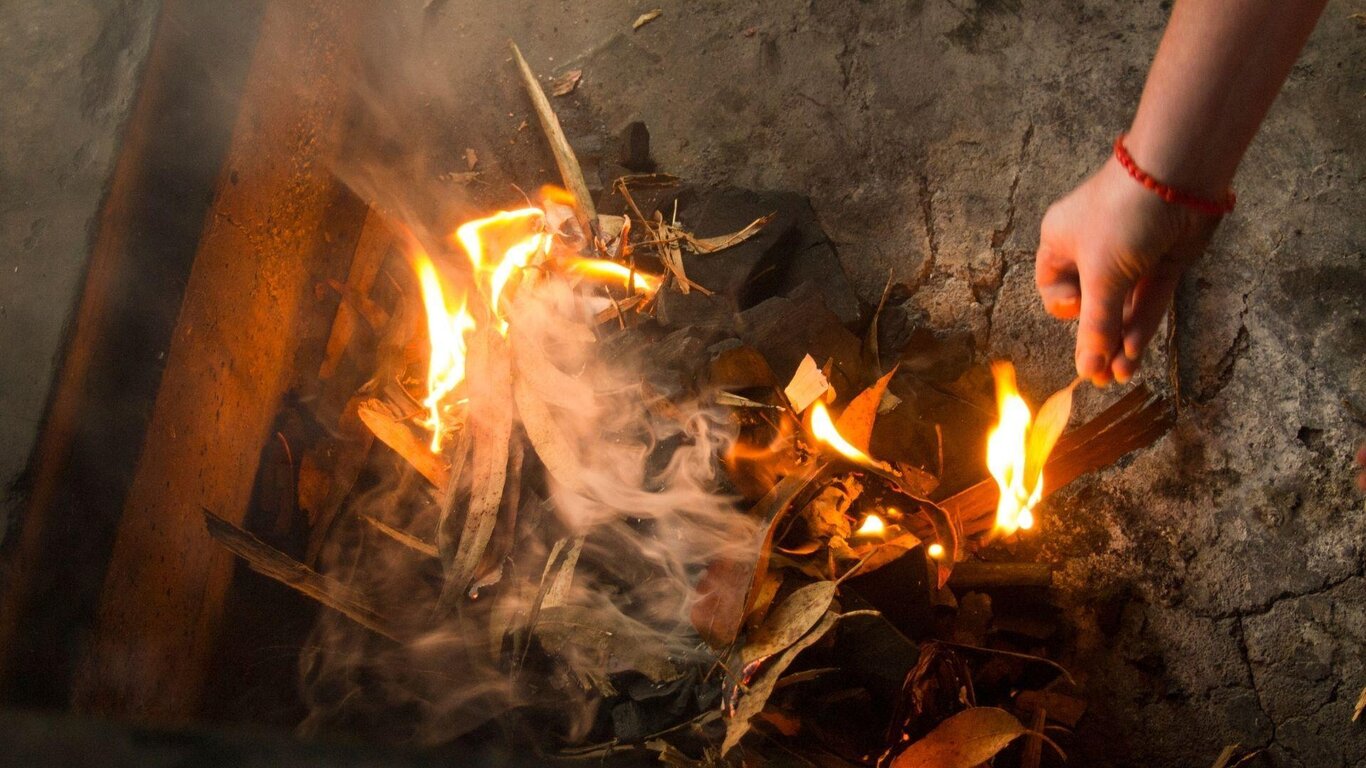 accensione del fuoco con metodi naturali