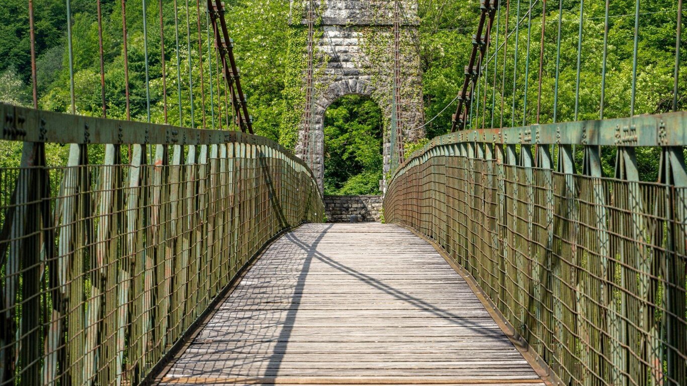 Ponte sul lago del Corlo