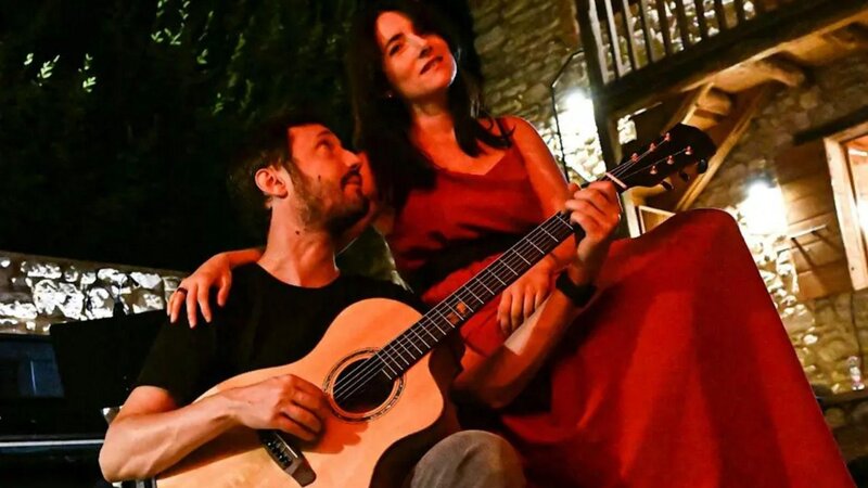 Tracce di Foliage: Intimate Concert