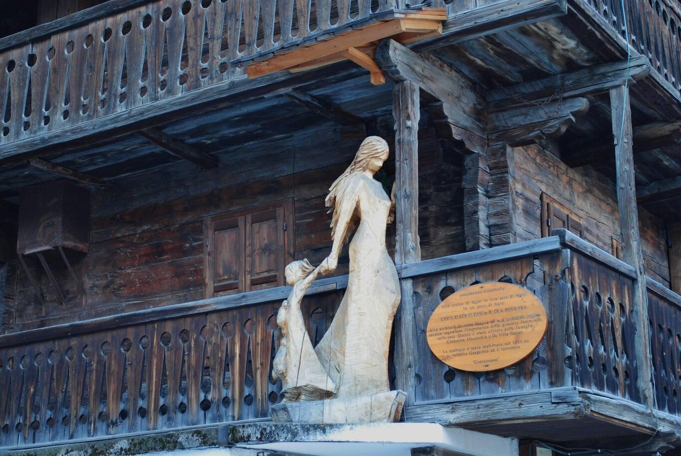 Visite guidate alla Stua sul torrente Padola e alle statue a Costaltal