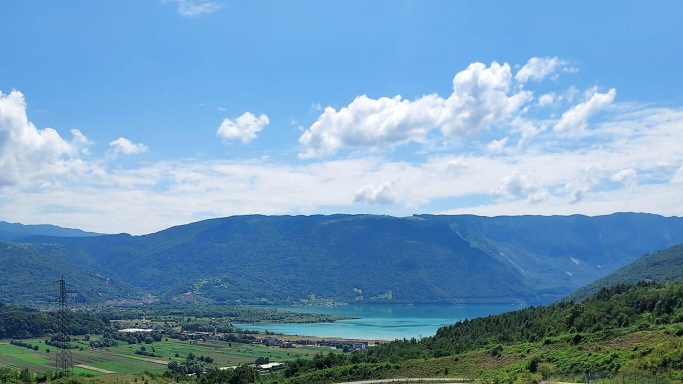 Vista sul Lago di Santa Croce