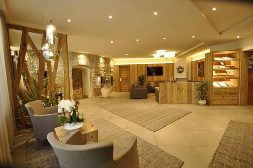 Reception (6) Reception (6)