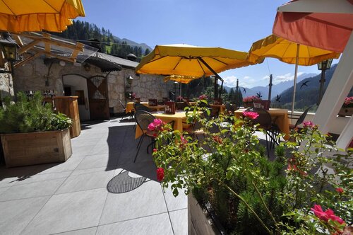 Terrace (5) Terrace (5)