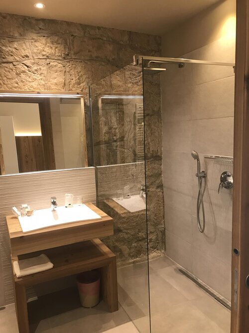 JUNIOR SUITE 16-2 JUNIOR SUITE 16-2