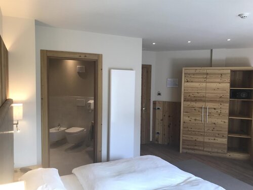 JUNIOR SUITE 18-2 JUNIOR SUITE 18-2