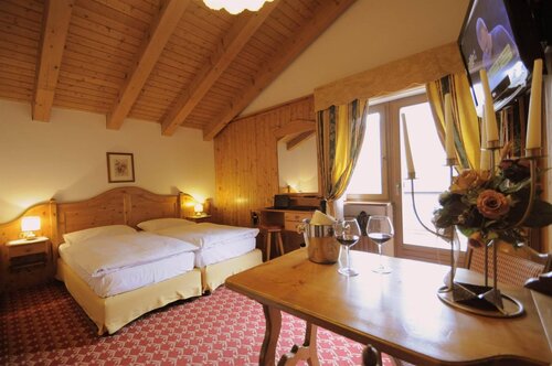 Comfort with Balcony (8) Comfort with Balcony (8)