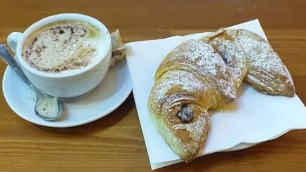 Caffè e cornetto