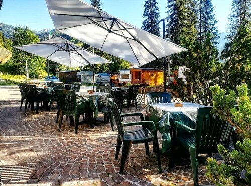 Im Sommer erstreckt sich die Bar auch nach draußen