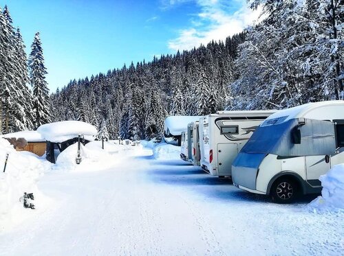 Stellplätze für Wohnmobile im Winter