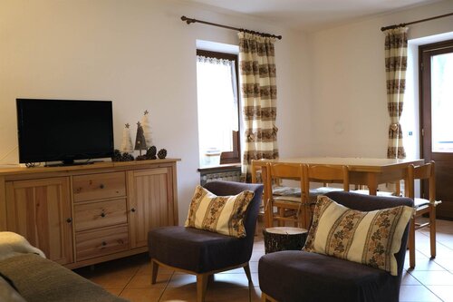 soggiorno_poltrone tavolo