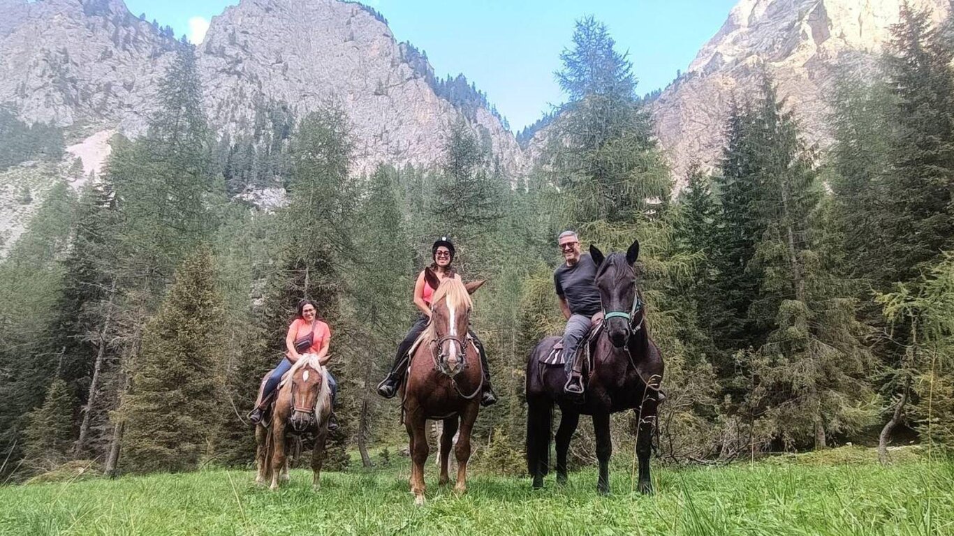 In sella tra le Dolomiti