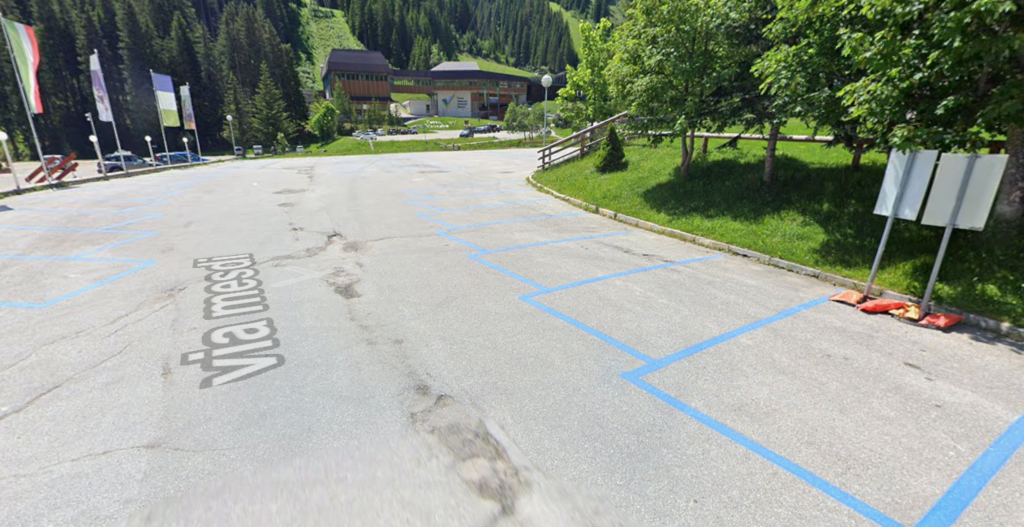 Parcheggio sotto Chiesa Parcheggio sotto Chiesa