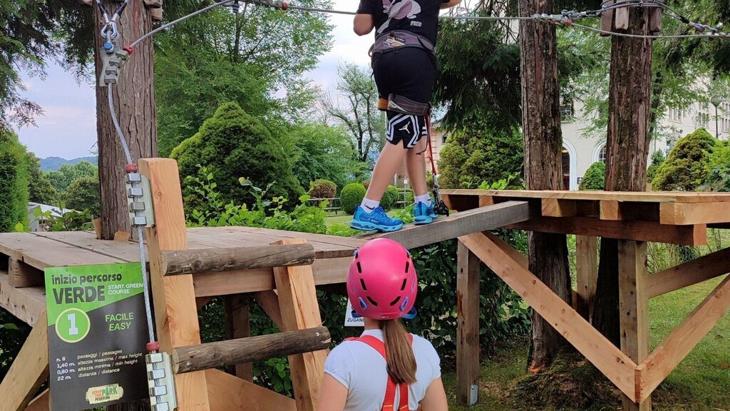 Bambini sul percorso verde