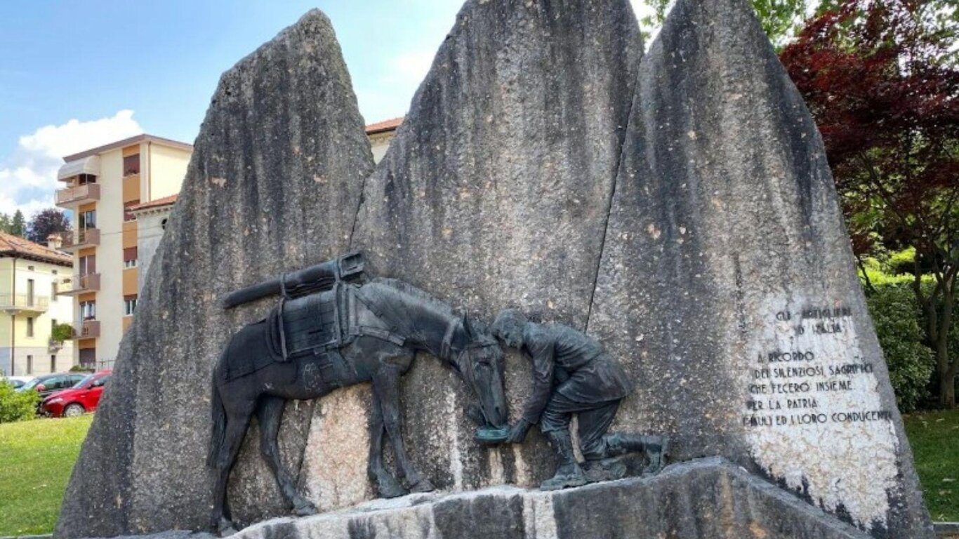 Monumento ai muli e ai loro conducenti Monumento ai muli e ai loro conducenti