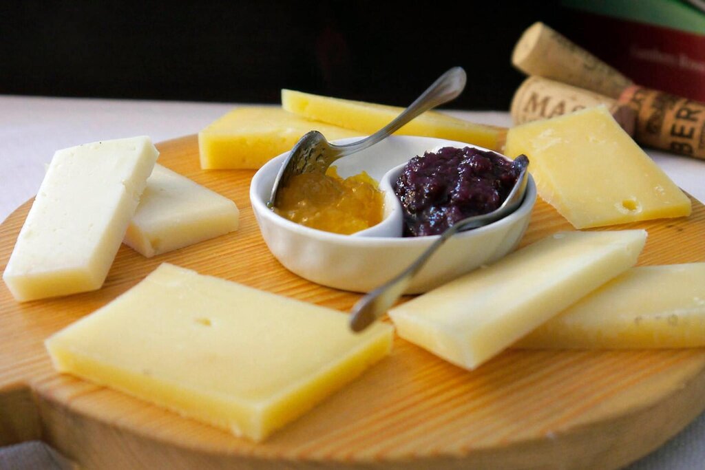 Formaggi con confetture Formaggi con confetture