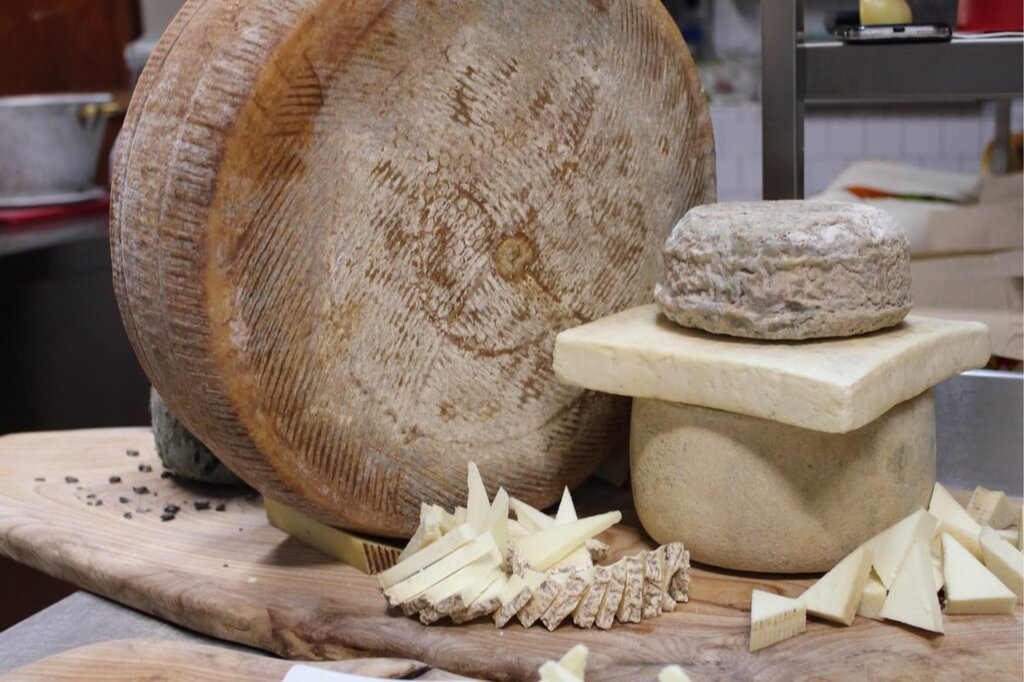 Formaggi tipici Formaggi tipici